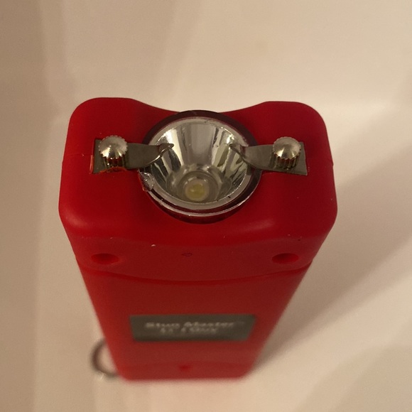 Red taser ❤️ - Picture 7 of 7